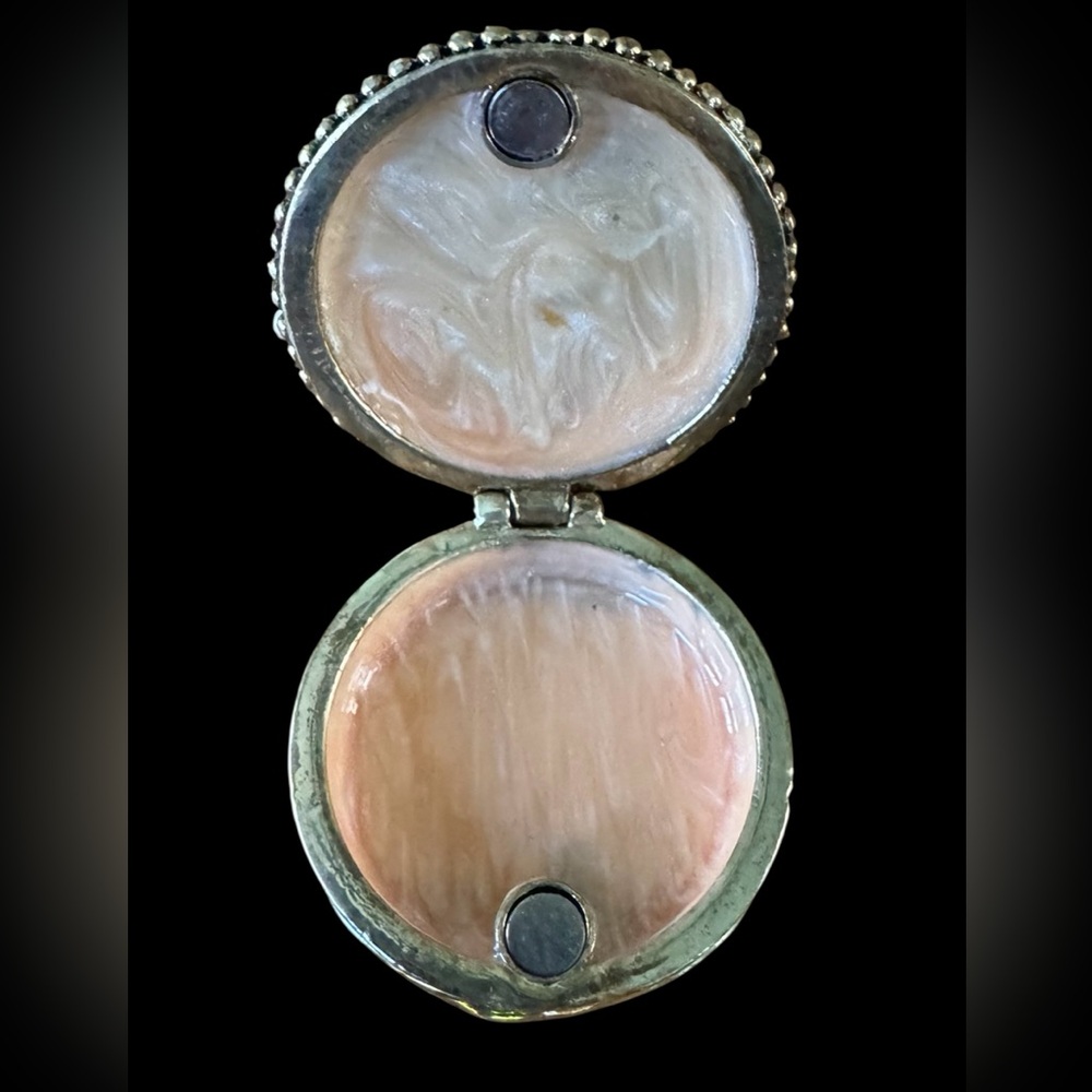 Fairy Holding Faux Pearl Mini Trinket Box - Picture 6 of 7